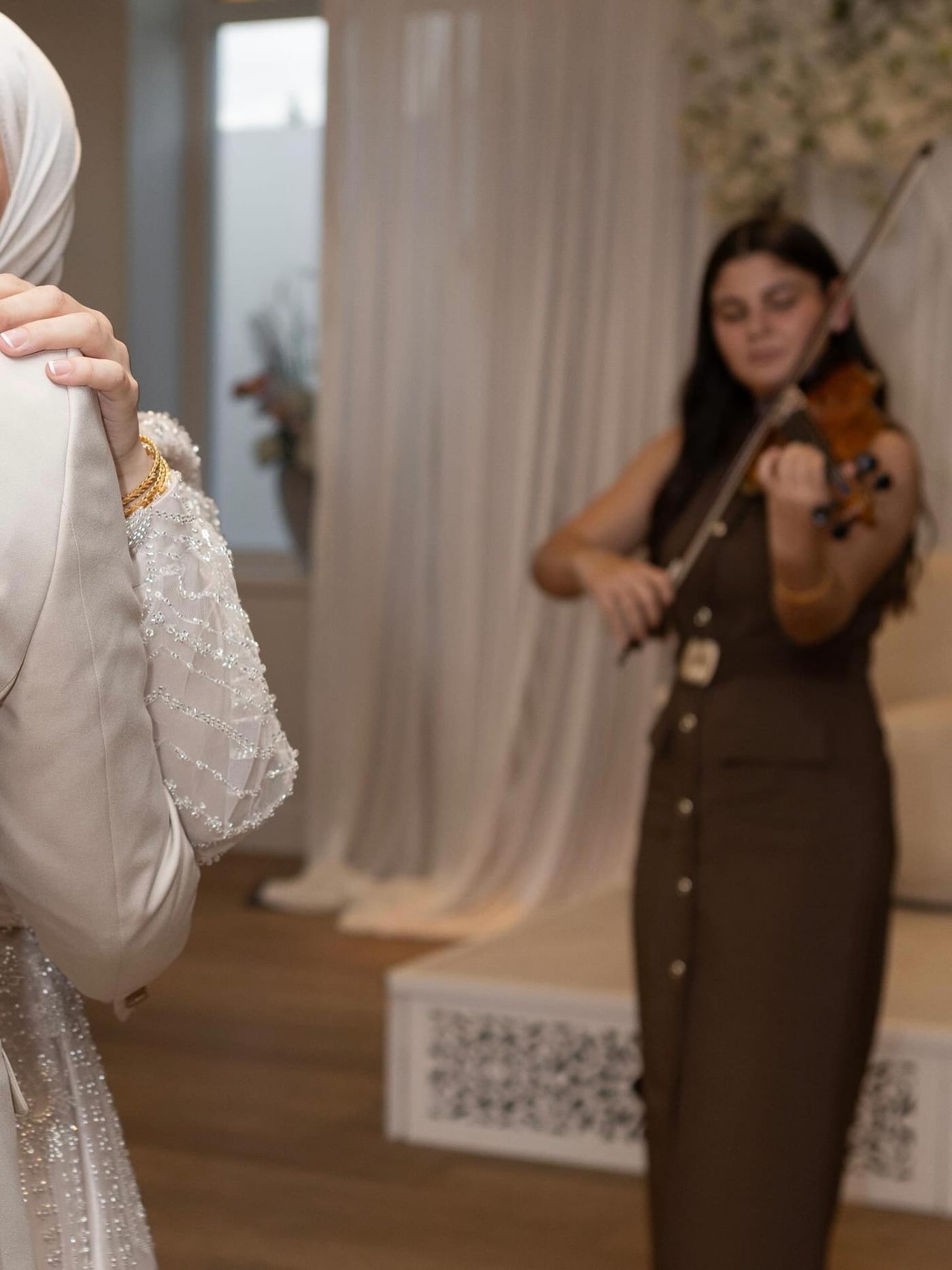 La violoniste Sedef avec son violon